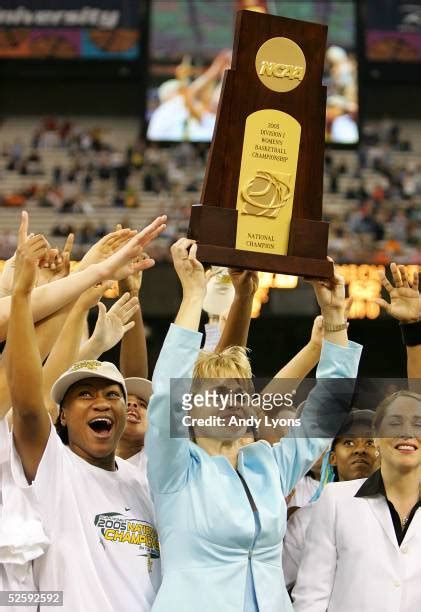 32 Kim Mulkey Robertson Stock Photos & High